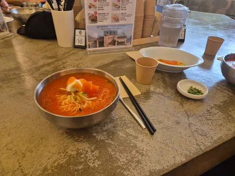 Jugyeojuneun Dongchimi Guksu (Seongsu) Photos