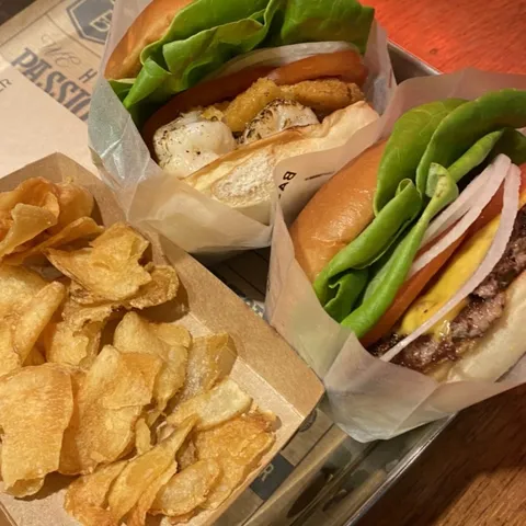 Baseu Burger Photos