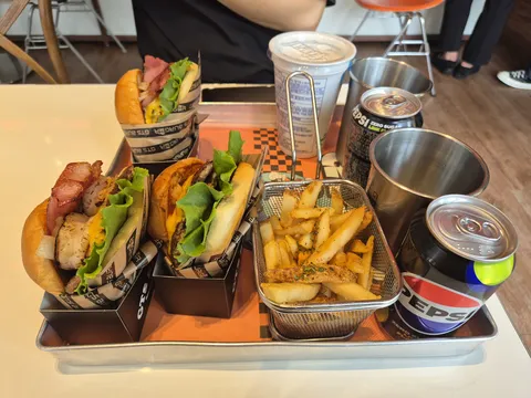 GTS Burger Photos