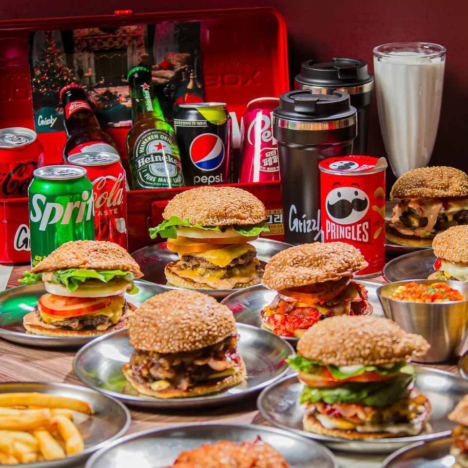 Grizzly Burger Photos 1