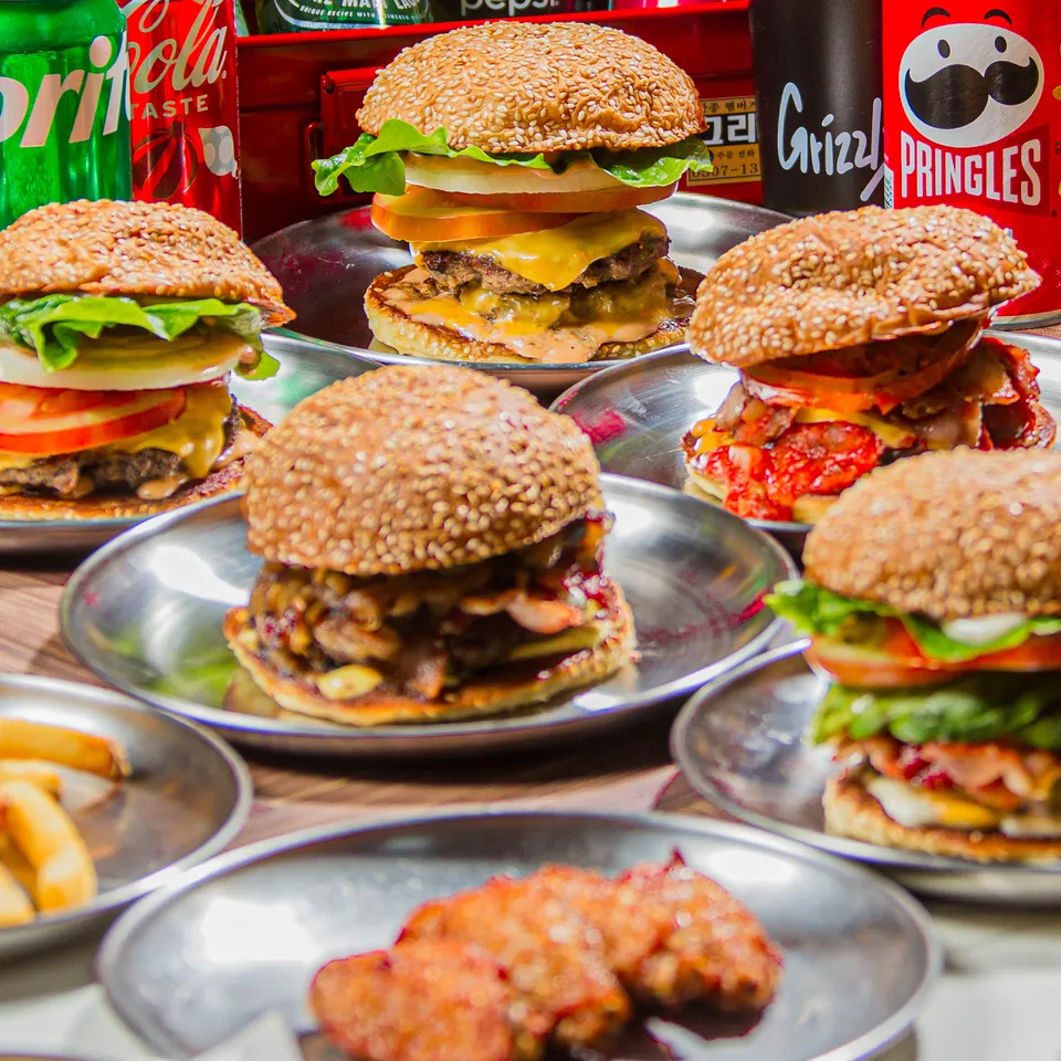 Grizzly Burger Photos 2